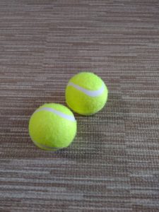 衝撃 １００円ショップのテニスボールを打ってみた おすすめテニスラケット講座