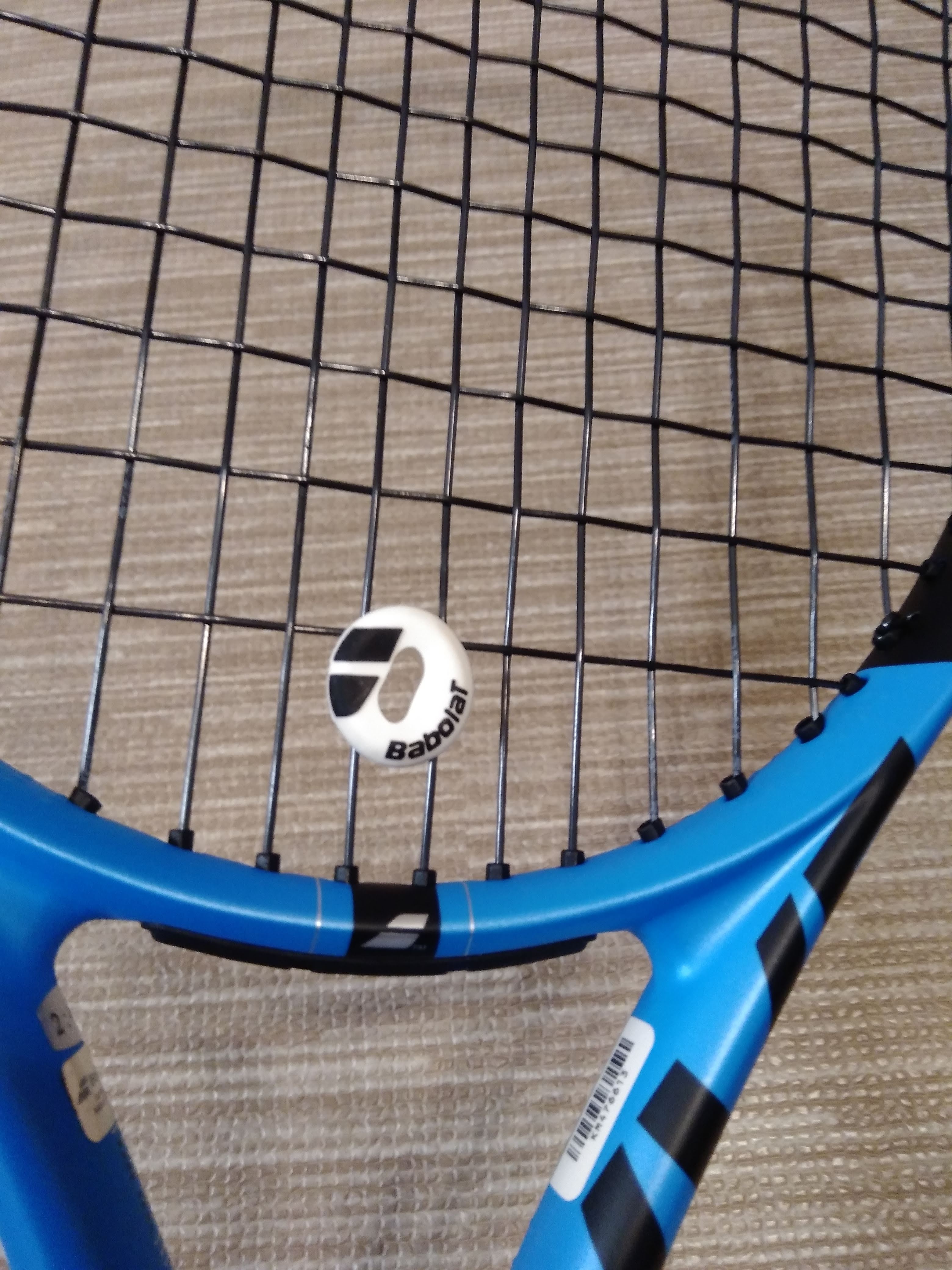 プロテニス選手の使う振動止め | おすすめテニスラケット講座